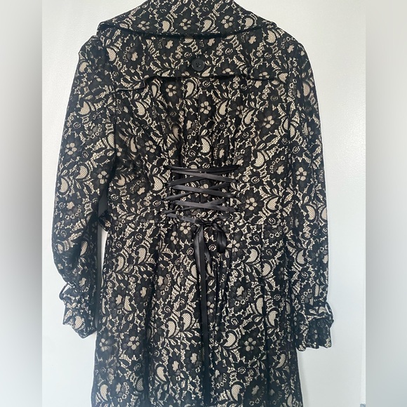 Lace Overlay Trench Coat - Picture 5 of 6